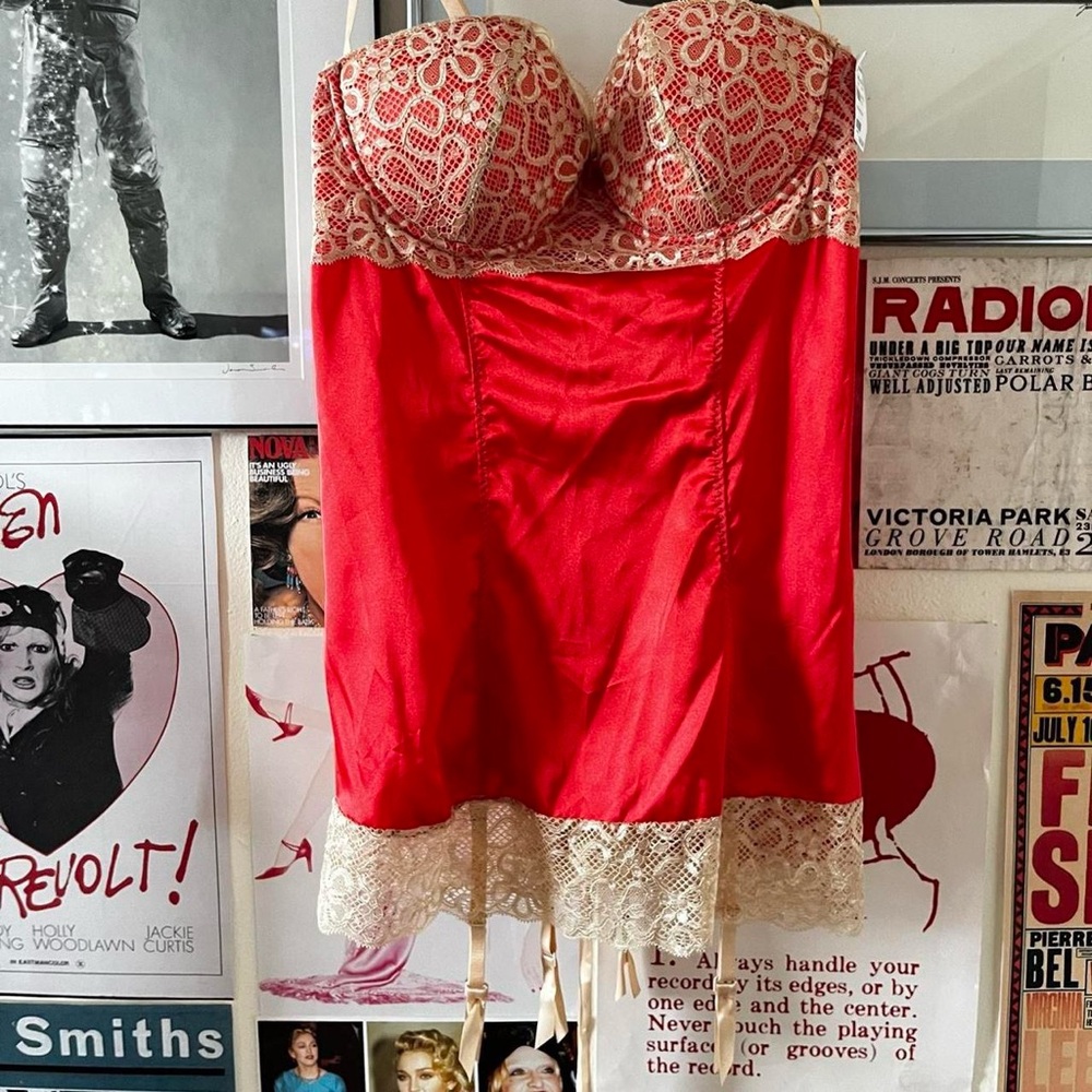 Elegant Red Lace Bustier